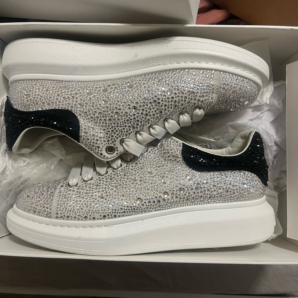 Nice bedazzled men shoe